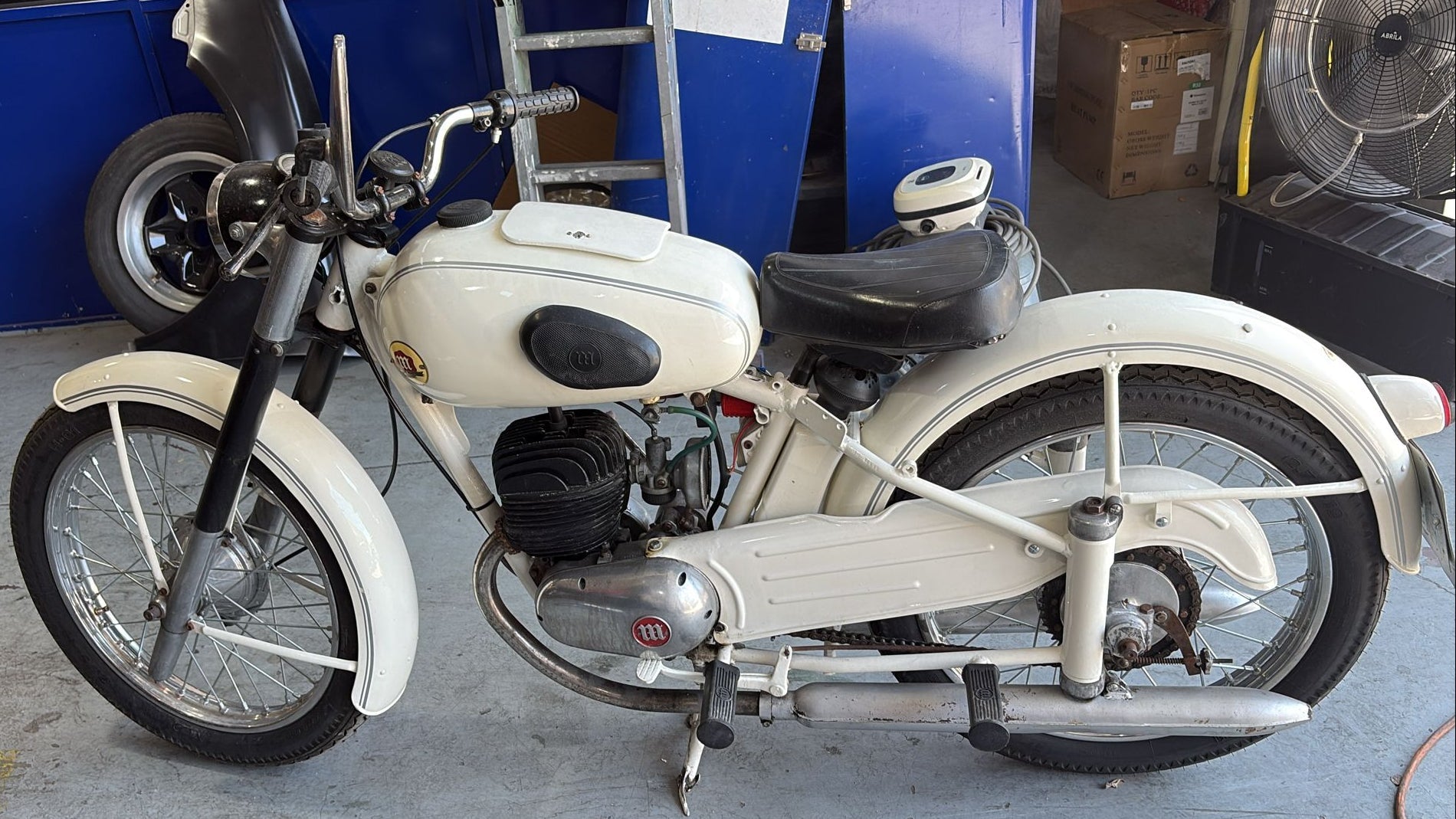 MOTOS