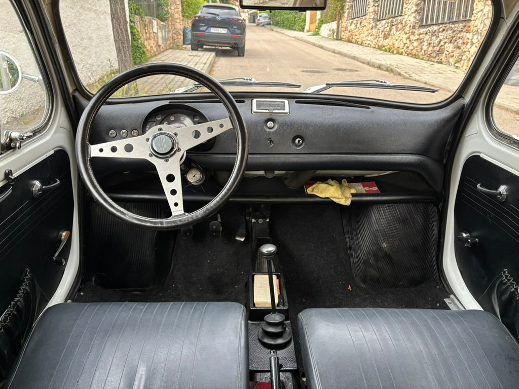 SEAT 600 L