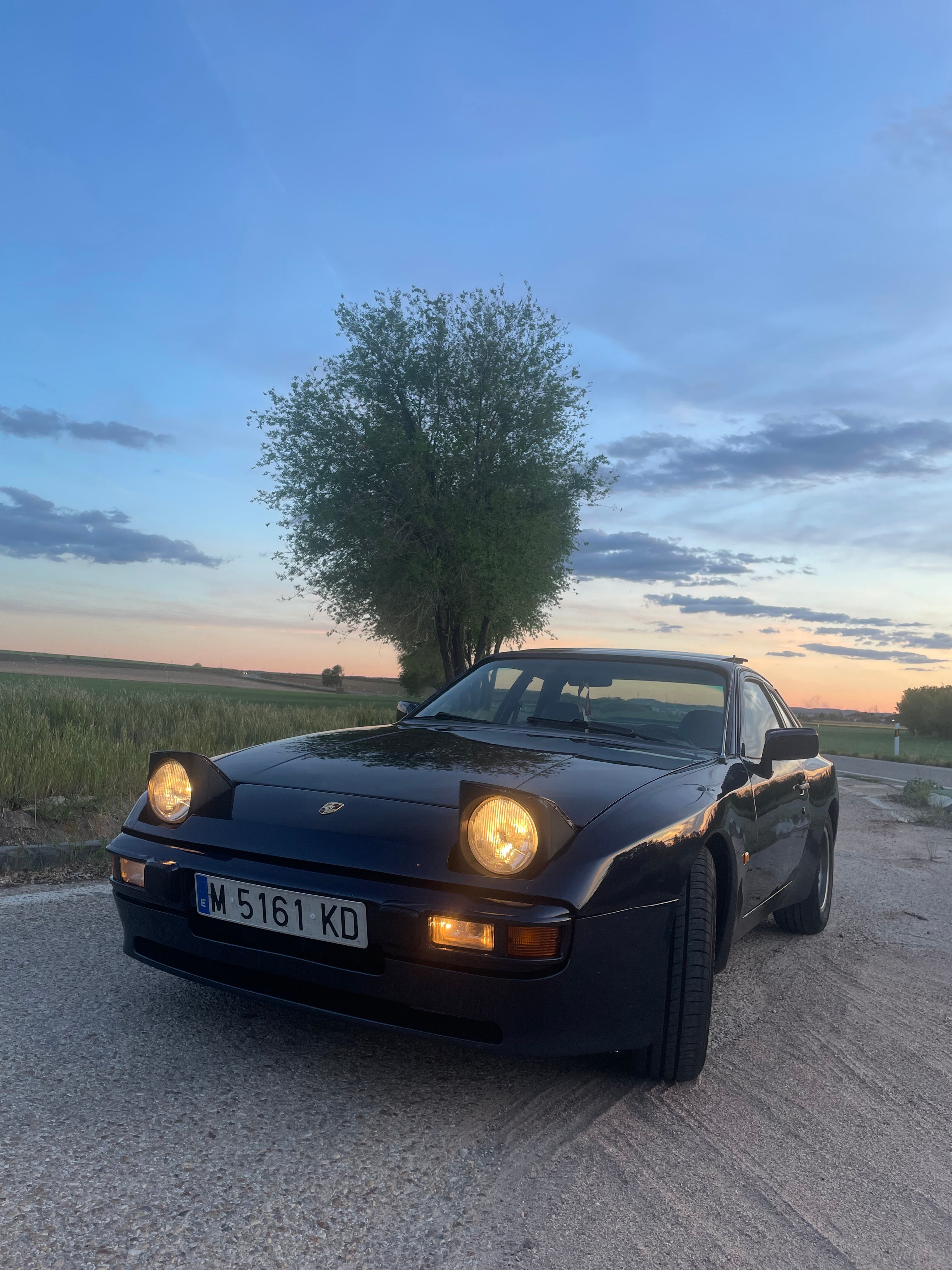 PORSCHE 944