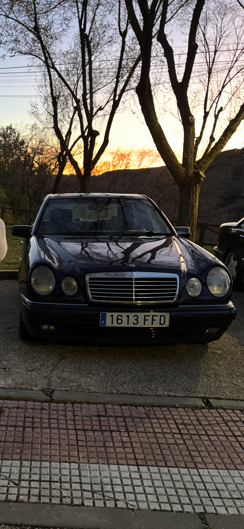 MERCEDES-BENZ E320