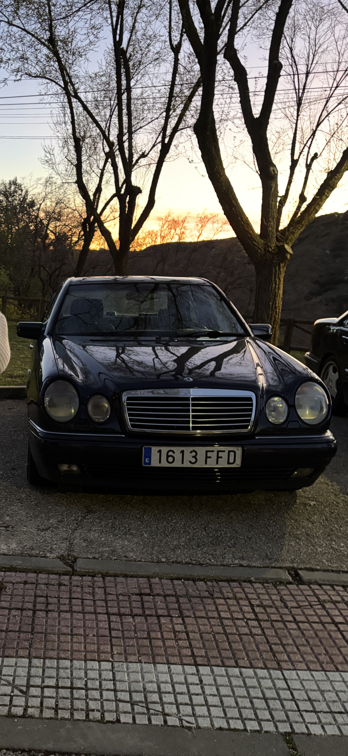MERCEDES-BENZ E320