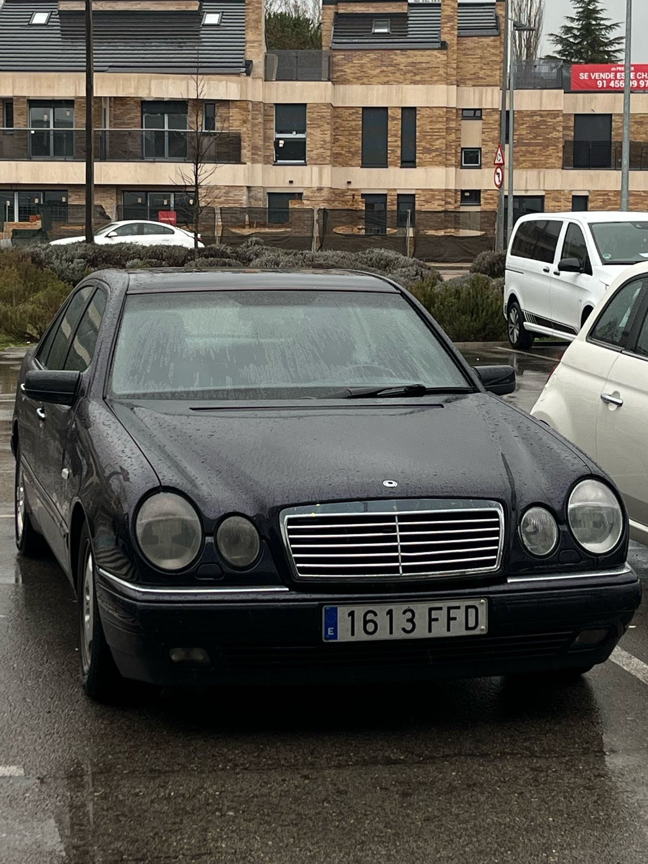 MERCEDES-BENZ E320