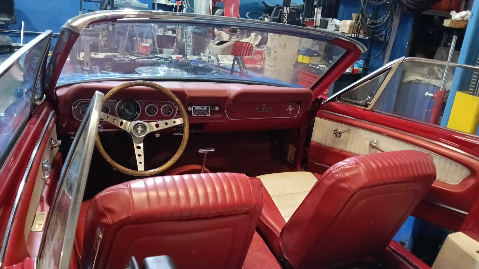 FORD MUSTANG CONVERTIBLE