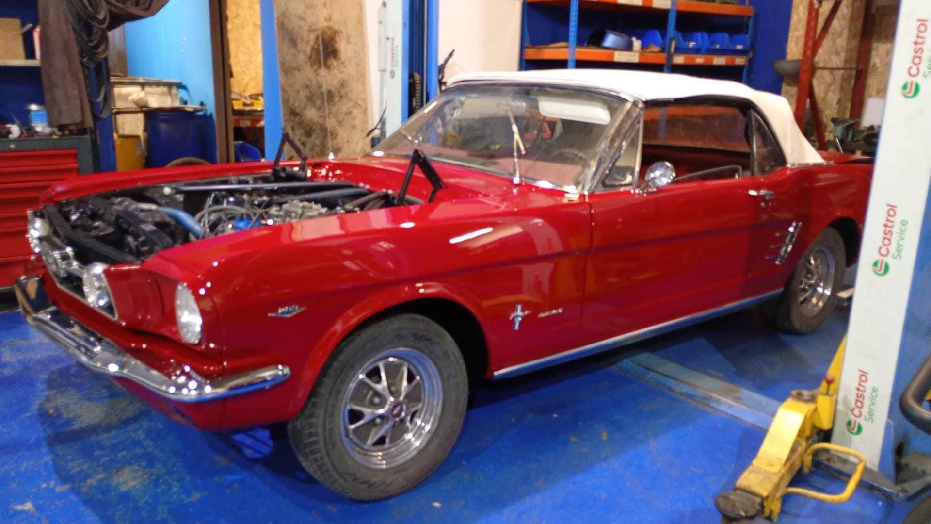 FORD MUSTANG CONVERTIBLE