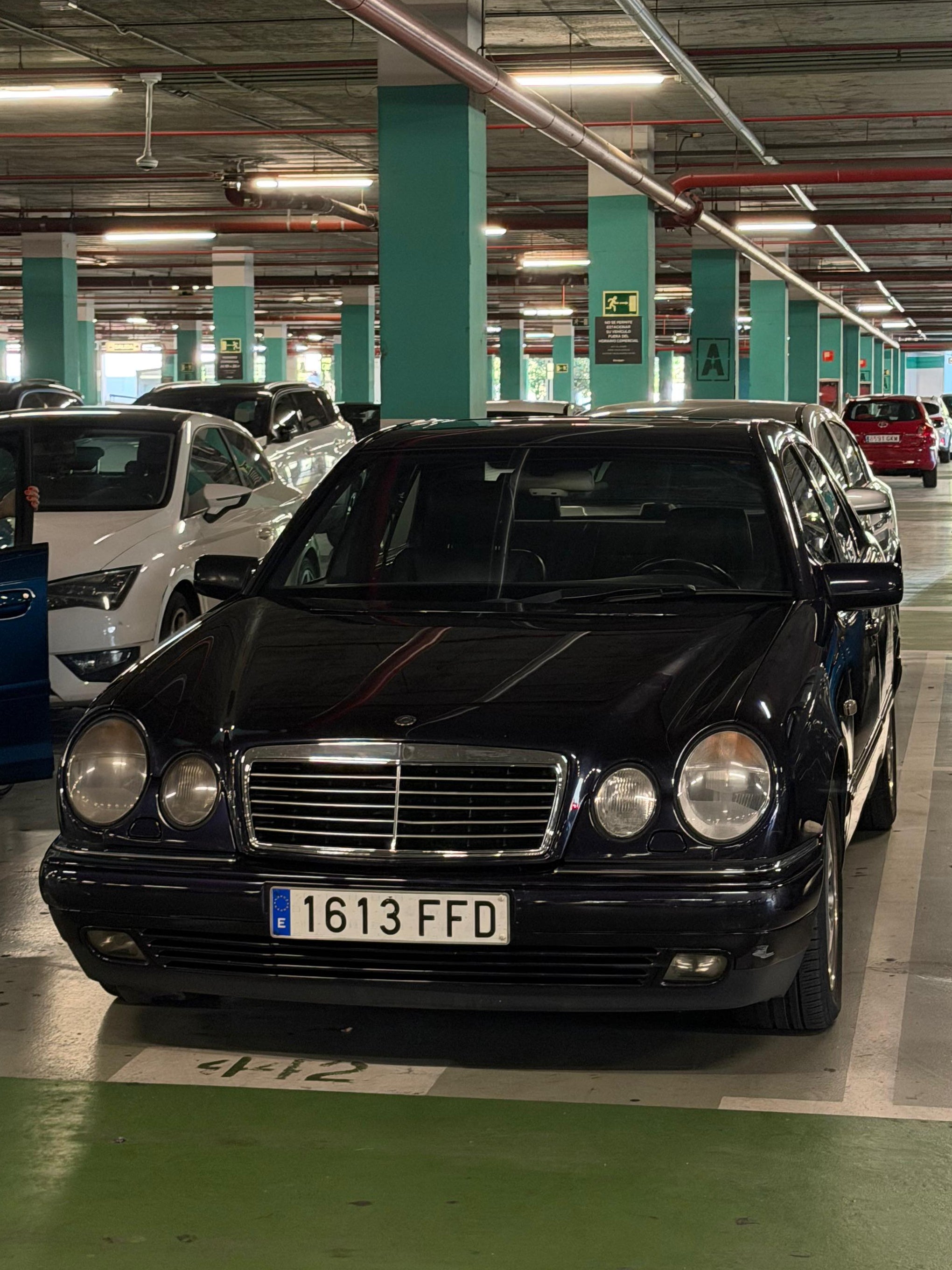 MERCEDES-BENZ E320